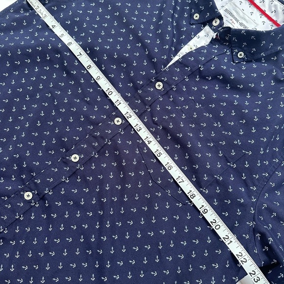 Men’s International Report Short Sleeved Shirt
Size Large​ - Picture 3 of 6